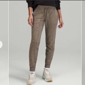 Lululemon Warm Down Jogger *7/8 Length
Thread Dye Rover Black